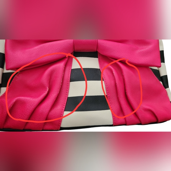 Y2K Betsey Johnson Off White & Black Striped Purse with Oversized Pink Bow - Picture 8 of 16